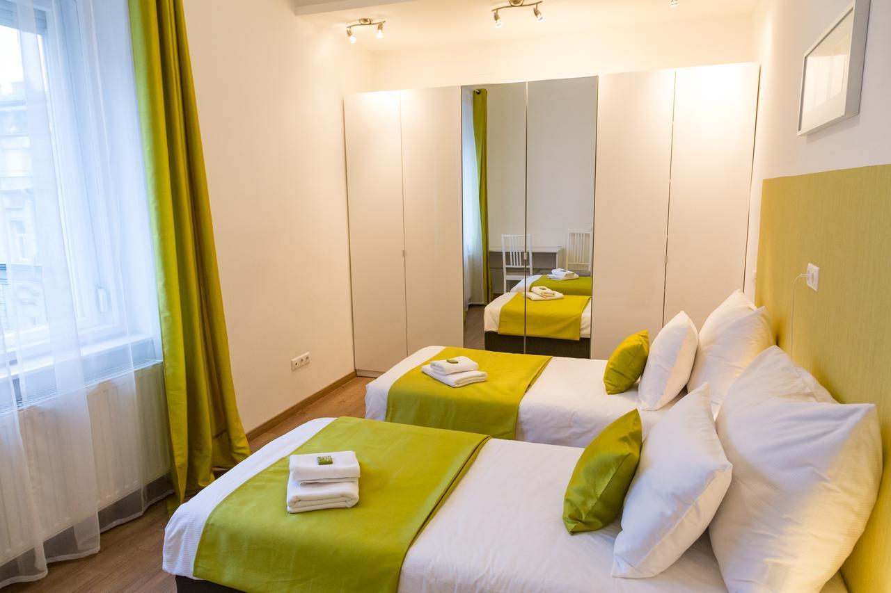 Balaton Delux Apartment Budapeste Exterior foto