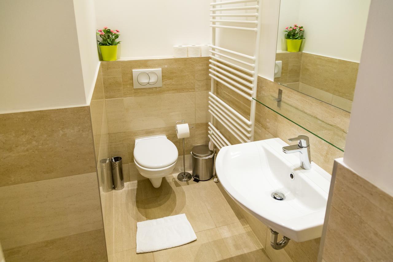 Balaton Delux Apartment Budapeste Exterior foto