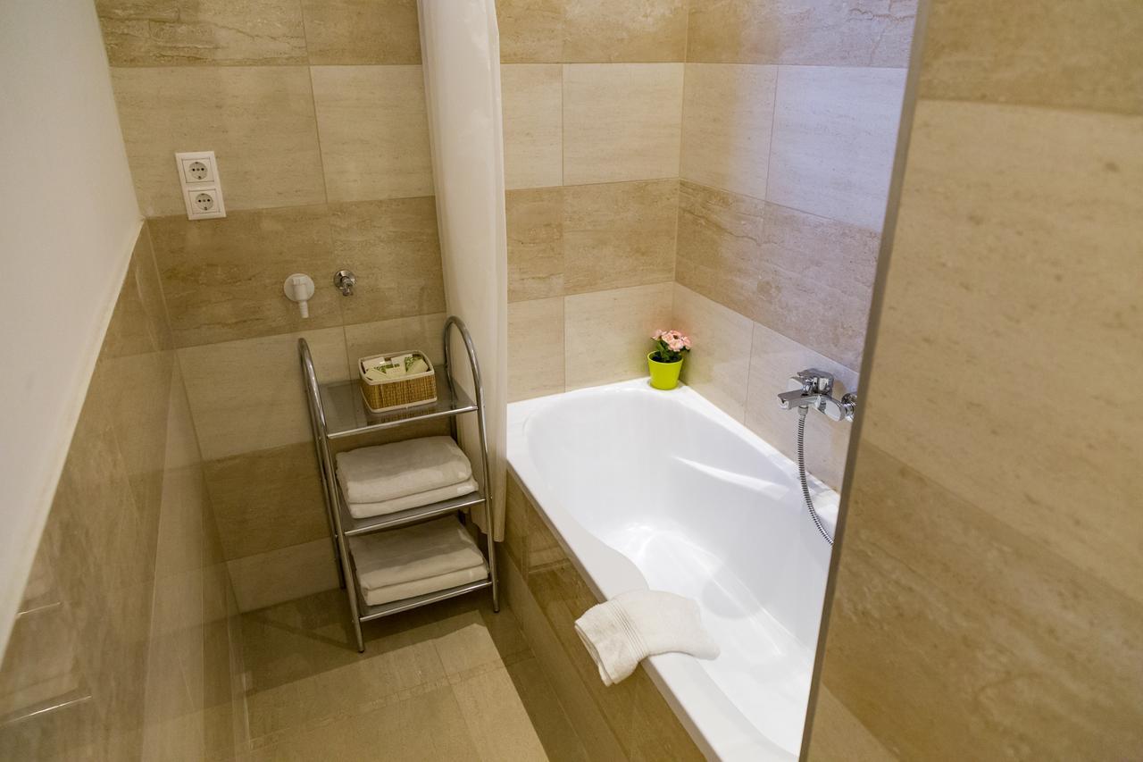Balaton Delux Apartment Budapeste Exterior foto